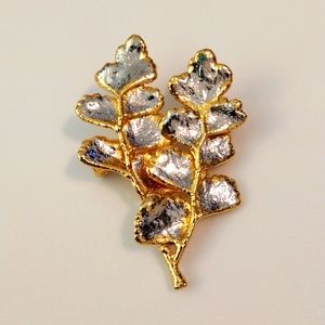 Beautiful leaf brooch.